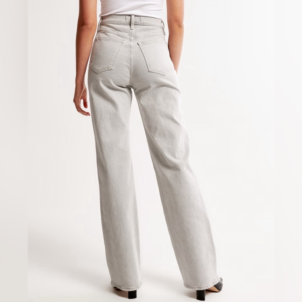 Abercrombie and Fitch “The 90s high rise relaxed” color icy grey length “short”